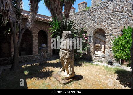 Statue e mostre nel museo dell'antica Butrint, patrimonio dell'umanità dell'UNESCO, Parco Nazionale di Butrint, quartiere Saranda, Albania meridionale, Europa Foto Stock