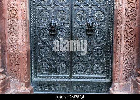 Dettagli degli esterni della cattedrale di Basilea Munster, la città di Basilea, il Cantone di Basilea Città, Svizzera, Europa Foto Stock