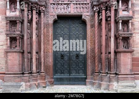 Dettagli degli esterni della cattedrale di Basilea Munster, la città di Basilea, il Cantone di Basilea Città, Svizzera, Europa Foto Stock