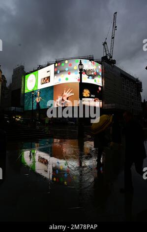 Londra, Regno Unito. 8th gennaio 2023. Piccadilly circa 3D cartellone pubblicitario, Londra, UK Credit: Vedi li/Picture Capital/Alamy Live News Foto Stock