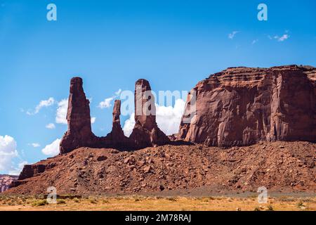 hoodoos in navajo monument valley Foto Stock