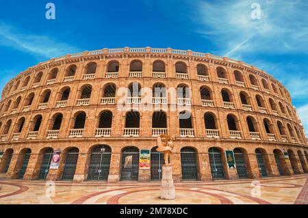 Valencia; Spagna - 25 giugno; 2019: Arena di combattimento di tori - Plaza de Toros nel centro della città Foto Stock