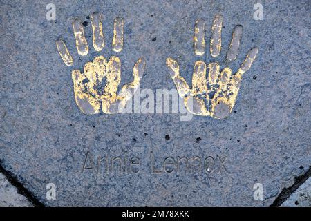 Annie Lennox stampa le mani presso le Edinburgh City Chambers sul Royal Mile, Edinburgh Scotland Foto Stock