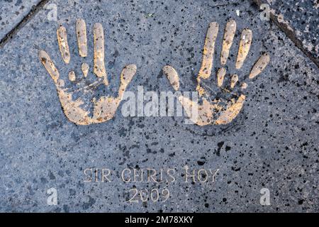Sir Chris Hoy stampa le mani presso le Edinburgh City Chambers on the Royal Mile, Edinburgh Scotland Foto Stock