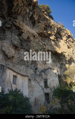 Vecchia città turistica di Cotignac nel sud della Francia Foto Stock