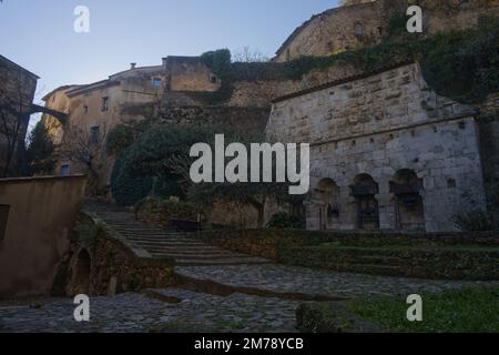 Vecchia città turistica di Cotignac nel sud della Francia Foto Stock