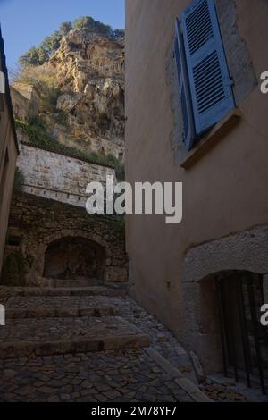 Vecchia città turistica di Cotignac nel sud della Francia Foto Stock