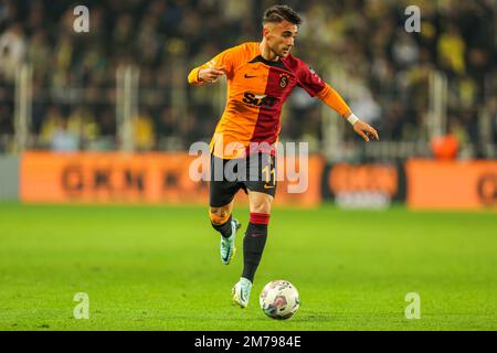 ISTANBUL, TURKIYE - 8 GENNAIO: Yunus AKGUN di Galatasaray durante la partita di Super Lig Turca tra Fenerbahce e Galatasaray allo stadio Sukru Saracoglu il 8 gennaio 2023 a Istanbul, Turkiye (Photo by /Orange Pictures) Foto Stock