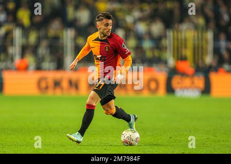 ISTANBUL, TURKIYE - 8 GENNAIO: Yunus AKGUN di Galatasaray durante la partita di Super Lig Turca tra Fenerbahce e Galatasaray allo stadio Sukru Saracoglu il 8 gennaio 2023 a Istanbul, Turkiye (Photo by /Orange Pictures) Foto Stock