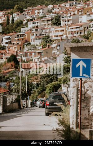 Case tradizionali croate su una collina Foto Stock