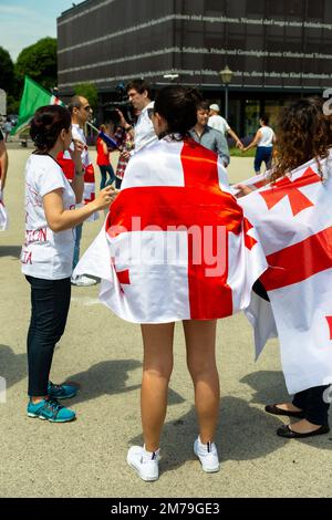 I manifestanti anti anti Putin a Heldenplatz, Vienna, 2018 giugno, in rappresentanza del popolo georgiano, si oppongono al coinvolgimento russo nel paese Foto Stock