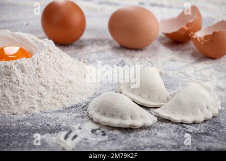 Gnocchi polacchi tradizionali. Produzione di gnocchi fatti in casa Foto Stock