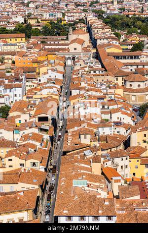 Sopra i tetti di Firenze, vista dalla piattaforma di visitatori sulla cupola del Duomo, Firenze, Toscana, Italia Foto Stock