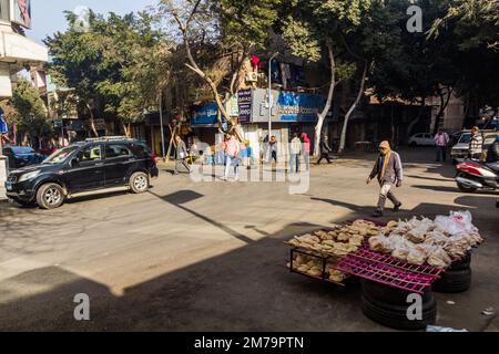 CAIRO, EGITTO - 26 GENNAIO 2019: Vista delle strade nel centro del Cairo, Egitto Foto Stock