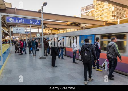 CAIRO, EGITTO - 30 GENNAIO 2019: Stazione della metropolitana di Giza al Cairo, Egitto Foto Stock