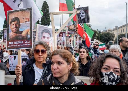 Protesta iraniana per il 3rd° anniversario del downing del volo #PS752 e a sostegno della Rivoluzione iraniana. Foto Stock