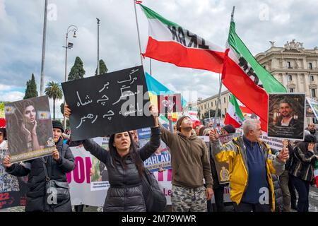 Protesta iraniana per il 3rd° anniversario del downing del volo #PS752 e a sostegno della Rivoluzione iraniana. Foto Stock