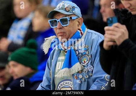 Manchester City fan davanti alla partita della fa Cup Third Round Manchester City vs Chelsea all'Etihad Stadium, Manchester, Regno Unito. 8th Jan, 2023. (Foto di Conor Molloy/News Images) a Manchester, Regno Unito, il 1/8/2023. (Foto di Conor Molloy/News Images/Sipa USA) Credit: Sipa USA/Alamy Live News Foto Stock