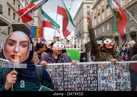 Protesta iraniana per il 3rd° anniversario del downing del volo #PS752 e a sostegno della Rivoluzione iraniana. Foto Stock