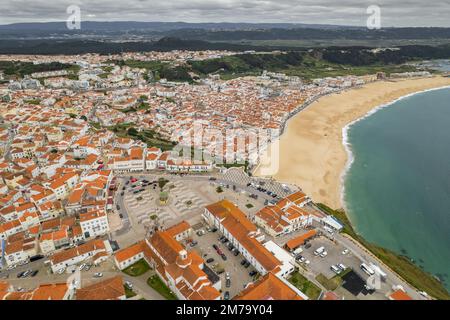 Pittoresca cittadina costiera portoghese di Nazare, Portogallo. Foto Stock