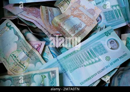 Valuta degli emirati arabi uniti nota come dirhams degli Emirati Arabi Uniti in primo piano Foto Stock