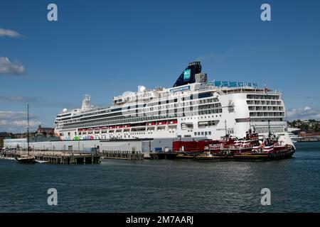 USA, Maine, Portland, Harbor and Bay, porto delle navi da crociera, Navi da crociera, Norwegian Pearl, grande nave da crociera, Foto Stock