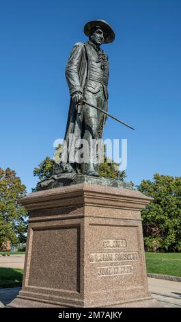 Statua di William Prescott al Bunker Hill Monument, colonnello americano alla Battaglia di Bunker Hill noto per l'ordine, 'non sparare fino a quando non si vede Foto Stock