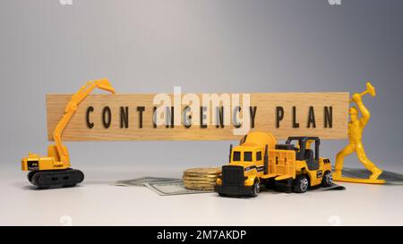 Iscrizione AL PIANO DI EMERGENZA. E 'stato preso in studio scritto su una cornice di legno. sfondo bianco. Foto Stock