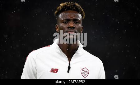 Milano, Italia. 08 gennaio 2023. Tammy Abraham di AS Roma guarda prima della Serie Una partita di calcio tra AC Milan e AS Roma. Credit: Nicolò campo/Alamy Live News Foto Stock