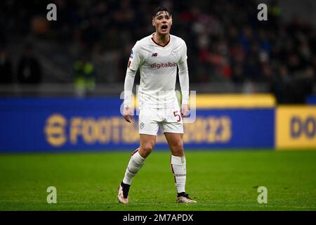 Milano, Italia. 08 gennaio 2023. Nicola Zalewski di AS Roma reagisce durante la Serie Una partita di calcio tra AC Milan e AS Roma. Credit: Nicolò campo/Alamy Live News Foto Stock