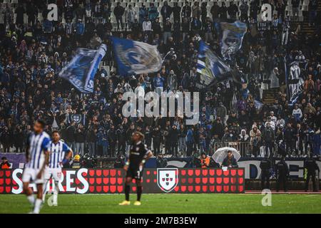 Lisbona, Portogallo. 07th Jan, 2023. Tifosi del FC Porto visto durante la partita di Bwin della Liga Portugal tra Casa Pia AC e il FC Porto all'Estadio Jamor. (Punteggio finale: Casa Pia AC 0:0 FC Porto) Credit: SOPA Images Limited/Alamy Live News Foto Stock