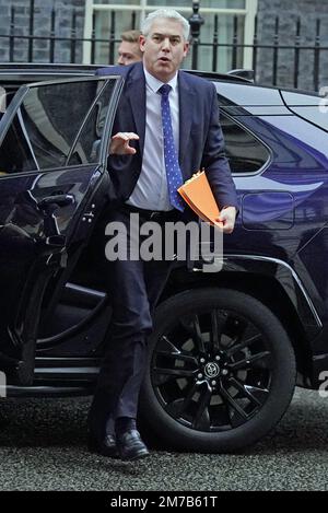 La foto del file datata 07/01/23 del Segretario della Salute Steve Barclay arriva a Downing Street, Londra. I ministri spenderanno fino a £200 milioni di dollari acquistando migliaia di letti a casa extra per accelerare il dimissione dei pazienti ospedalieri e ridurre la pressione sugli ospedali. Il Segretario per la salute Steve Barclay annuncerà la strategia lunedì, mentre il governo si trova sotto una forte pressione per alleviare la crisi nel NHS. Data di emissione: Lunedì 9 gennaio 2023. Foto Stock