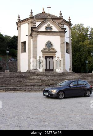 Cappella di Nosso Senhor do Horto, completata in stile barocco nel 1758, vista in prima serata, Povoa de Lanhoso, Minho, Portogallo Foto Stock