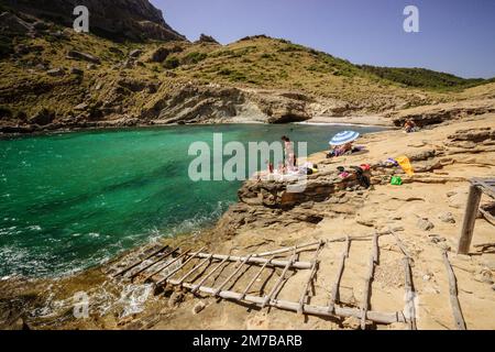 Spiaggia Cala Figuera, penisola di Formentor, Pollenc. Parco Naturale della Sierra de Tramuntana. Maiorca. Isole Baleari. Spagna. Foto Stock