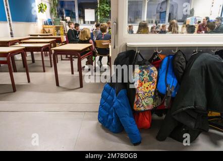 VLEUTEN - gli stemmi degli studenti della scuola elementare di Zonneworld durante il primo giorno di scuola del nuovo anno. Le scuole primarie e secondarie riprenderanno dopo le vacanze di Natale. ANP JEROEN JUMELET olanda fuori - belgio fuori Foto Stock