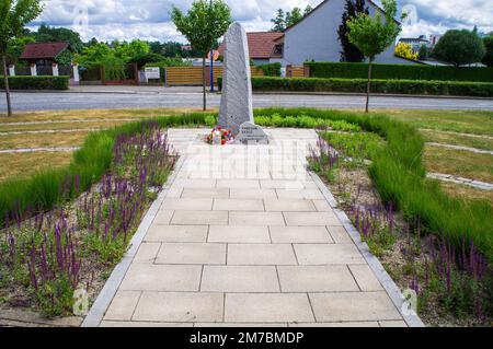 Il Memoriale degli Airmen di guerra cecoslovacchi, agli airmen e ai piloti che hanno servito nella seconda guerra mondiale, a Jindrichuv Hradec, nella regione della Boemia Meridionale, nella Repubblica Ceca, il 25 giugno Foto Stock