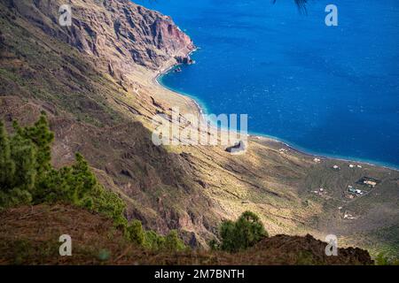 Blick vom Mirador de Las Playas auf die Ostkueste bei Las Playas, El Hierro, Kanarische Inseln, Spanien | Vista da Mirador de Las Playas a est Foto Stock