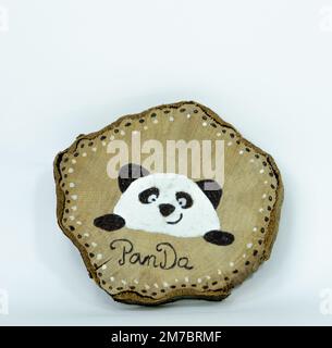 Panda su un disco di legno - una palla di albero di Natale Foto Stock