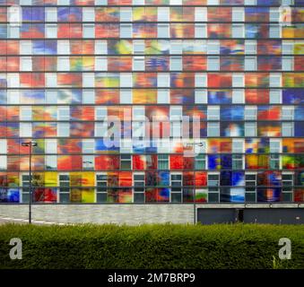 Facciata colorata del Netherlands Institute for Sound and Vision Foto Stock