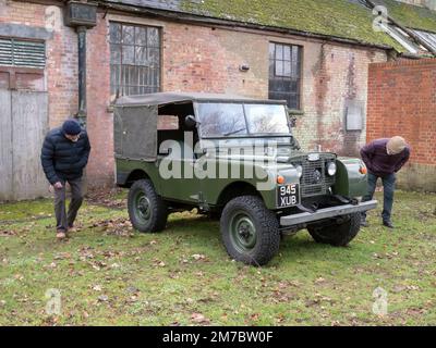 1960 Land Rover Defender al Bicester Winter Scramble al Bicester Heritage Center Oxfordshire UK Foto Stock