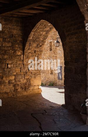 Tipici bei villaggi di Spagna - Ainsa Sobrarbe, provincia di Huesca, montagne Pirenei Foto Stock