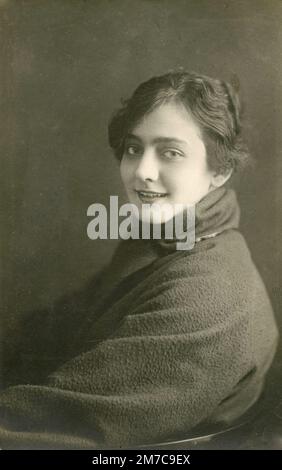 Ritratto dell'attrice italiana del film muto Diomira Jacobini, 1920s Foto Stock