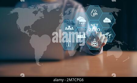 Ridurre le emissioni di gas a effetto serra, il concetto di zero netto e neutro rispetto al carbonio. Ambiente naturale strategia a lungo termine neutrale dal punto di vista climatico Foto Stock