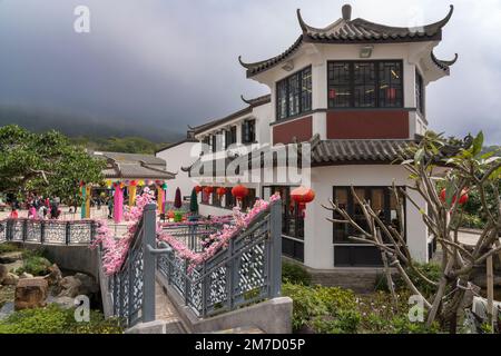 Le sale da tè del Tian Tan Buddha - il Grande Buddha situato a Ngong Ping, Isola di Lantau, a Hong Kong Foto Stock