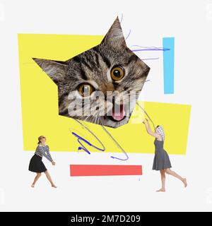 Collage d'arte contemporanea. Due donne che giocano a pallavolo. Idee, ispirazione, creatività. Concetto di amicizia femminile, emozioni, notizie, pettegoleazioni. Foto Stock