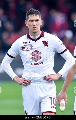 Salerno, Italia. 08th Jan, 2023. SASA Lukic di Torino FC guarda durante la Serie Un match tra US Salernitana 1919 e Torino allo Stadio Arechi di Salerno, Italia, il 8 gennaio 2023. Credit: Giuseppe Maffia/Alamy Live News Foto Stock