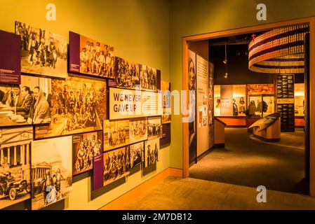 Mostre che si occupano della colonizzazione e vari trattati firmati tra il popolo bianco e gli indiani, Museo Nazionale degli Indiani d'America, è stato Foto Stock