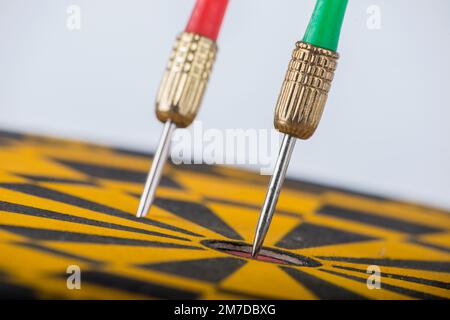 Dartboard con frecce - simbolphoto Foto Stock