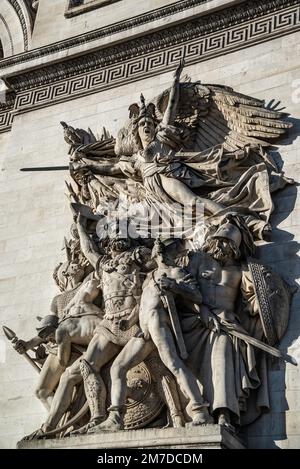 Parigi, Francia - 28 2022 dicembre: La scultura di decorazione sull'Arco di Trionfo a Parigi Foto Stock