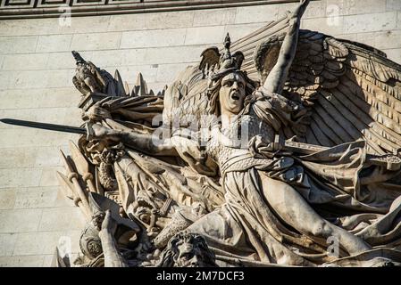 Parigi, Francia - 28 2022 dicembre: La scultura di decorazione sull'Arco di Trionfo a Parigi Foto Stock